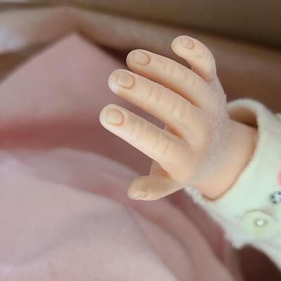 Lot U380: Madame Alexander 17 inch Doll 