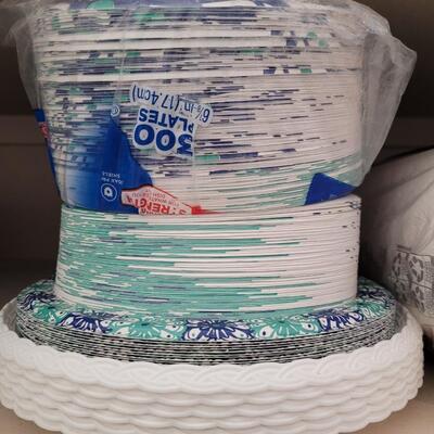 Lot 500: Disposable Plates, Plastic Plate Holders and New Paper towels 