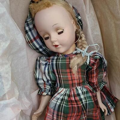 Lot 382U: Vintage/Antique Doll Lot 