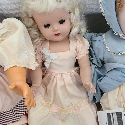 Lot 382U: Vintage/Antique Doll Lot 