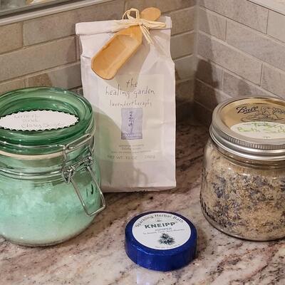 Lot 504: Bath Salts Lot