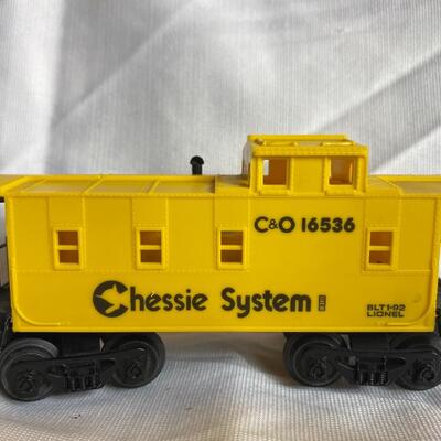 Vintage Lot Lionel Train Cars 6017 6477 Chessie Car