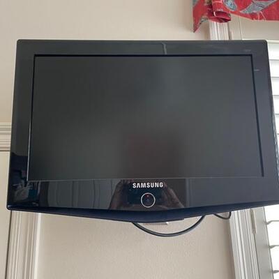 Lot #27 -- 27" Samsung Flat Screen TV w/wall mount