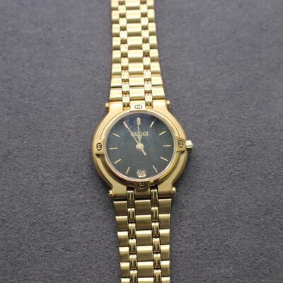 LOT#C8: Ladies Gucci Gold Plated Watch