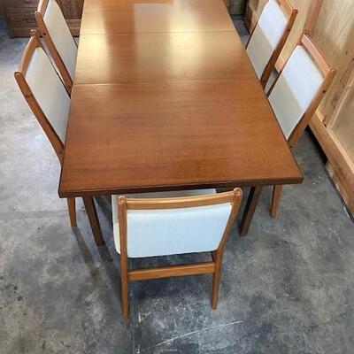 LOT#H13: Believed to be MCM Morris Glasgow Table