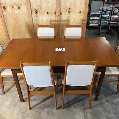 LOT#H13: Believed to be MCM Morris Glasgow Table