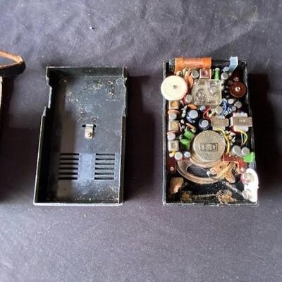 LOT#T38: Candle #10 Transistor Radio