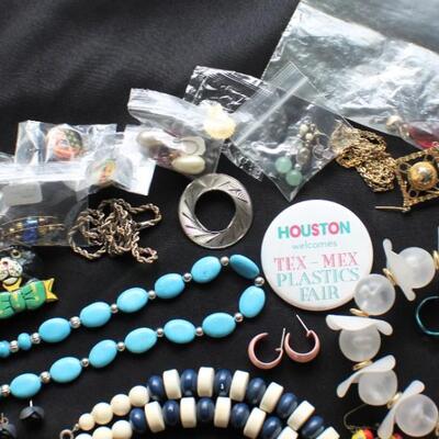 LOT#C44: Large Bag of Assorted Costume Jewelry #1