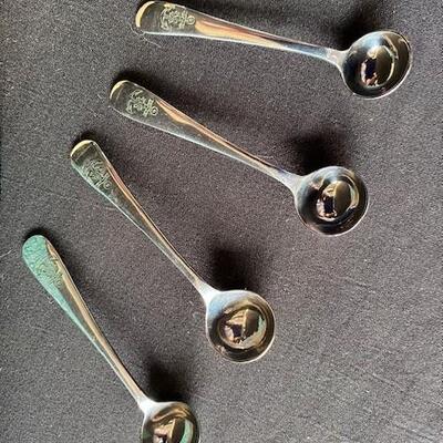 LOT#D58: 8 Piece Vintage Salt Set