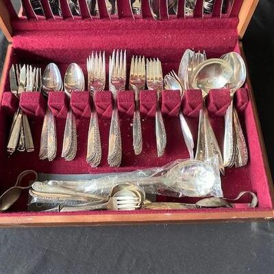 LOT#D60: Roger Bros Silver Plate Flatware Set