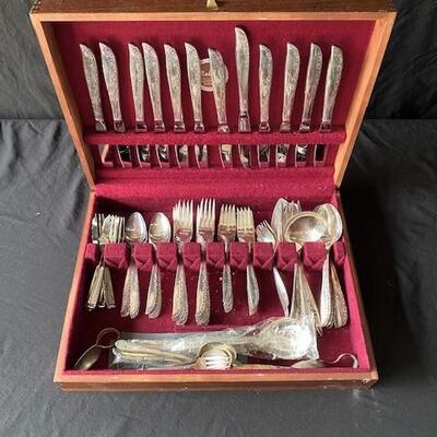 LOT#D60: Roger Bros Silver Plate Flatware Set