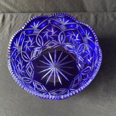 LOT#D62: Large Cut to Clear Glass Bowl