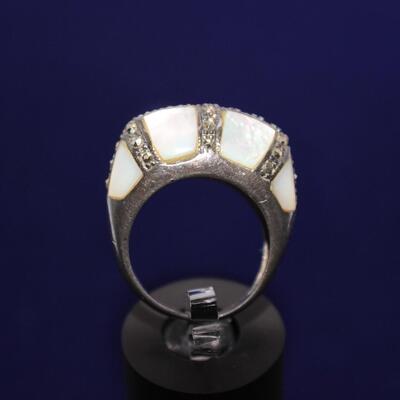 LOT#C72: Marked .925 Marcasite & Moonstone Ring [6.37g]