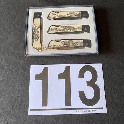 LOT#E113: NOS Set of Smith & Wesson Pocket Knives