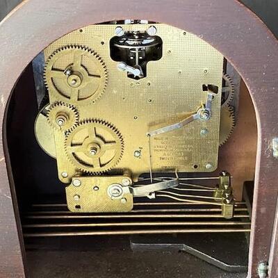 LOT#E140: Seth Thomas Humpback Mantel Clock