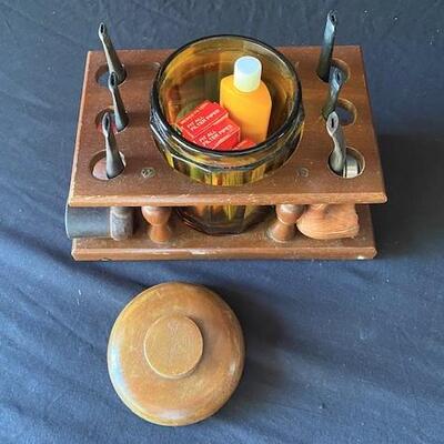 LOT#E152: Pipe Stand & Humidor with Six Pipes Lot #1