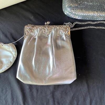 LOT#E161: Vintage Purse Lot