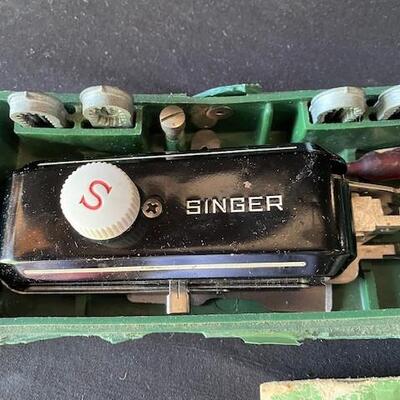LOT#E168: Vintage Singer Buttonholer