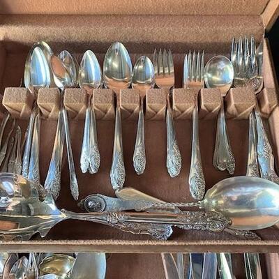 LOT#E171: Mostly Community Silverplate Flatware