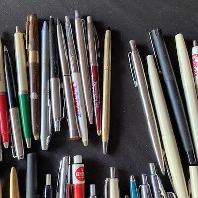 LOT#E173: Vintage Click Pen Lot