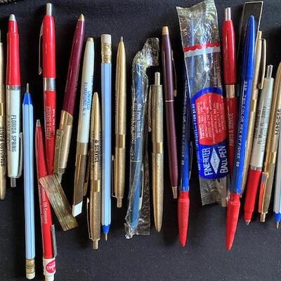LOT#E173: Vintage Click Pen Lot