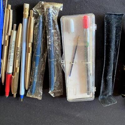 LOT#E173: Vintage Click Pen Lot