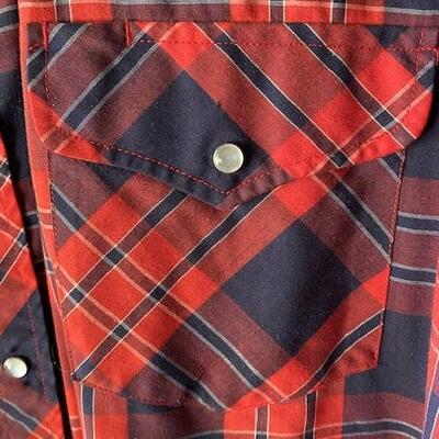 LOT#E189: Shepler's Vintage Men's Shirts