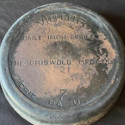 LOT#G208: Griswold #7 Cast Iron Skillet