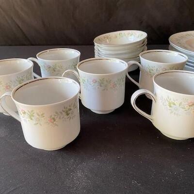 LOT#G213: Haviland 6 Place China Set