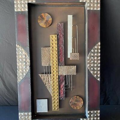 LOT#G215: Polychrome Wall DÃ©cor #2