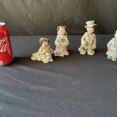 LOT#G216: Sarah's Attic Figures