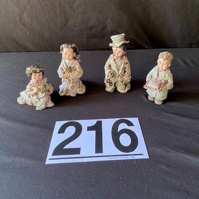 LOT#G216: Sarah's Attic Figures