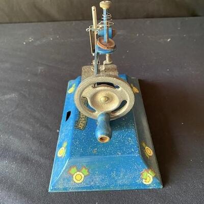 LOT#G223: KAYanEE Sewmaster with Box