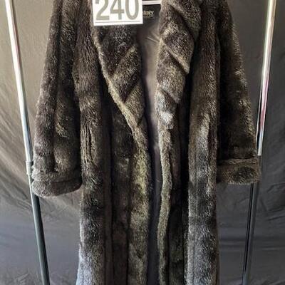 LOT#G240: Monterey Fashions Faux Fur
