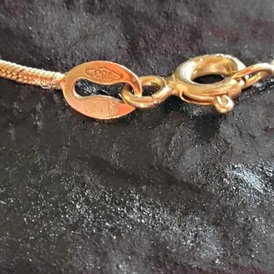 Lot 531: Vintage 18" Length 18k (750) Yellow Gold Barrel Necklace 