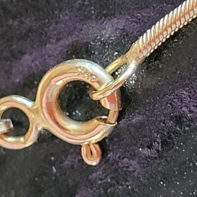 Lot 531: Vintage 18" Length 18k (750) Yellow Gold Barrel Necklace 