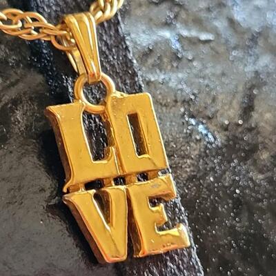 Lot 532: 18" Length ROBERT INDIANA Love Charm 1/20 12k Gold Plated Charm 