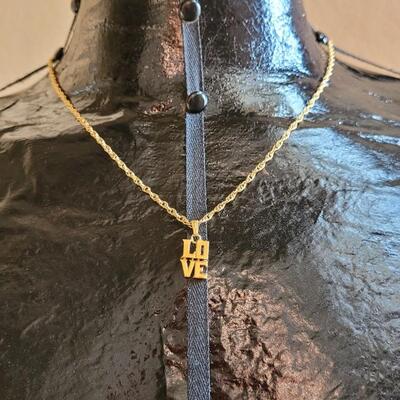 Lot 532: 18" Length ROBERT INDIANA Love Charm 1/20 12k Gold Plated Charm 