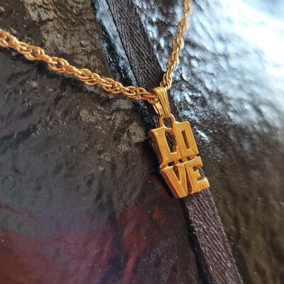Lot 532: 18" Length ROBERT INDIANA Love Charm 1/20 12k Gold Plated Charm 