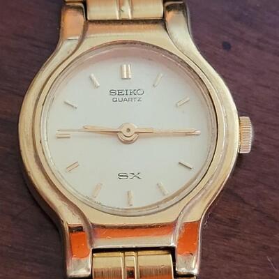 Lot 533: Vintage Ladies SEIKO Quartz Watch Gold Plated (needs battery)