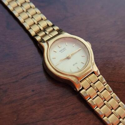 Lot 533: Vintage Ladies SEIKO Quartz Watch Gold Plated (needs battery)