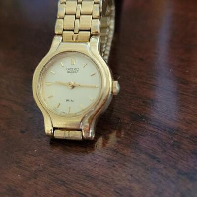 Lot 533: Vintage Ladies SEIKO Quartz Watch Gold Plated (needs battery)