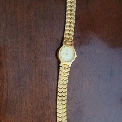 Lot 533: Vintage Ladies SEIKO Quartz Watch Gold Plated (needs battery)