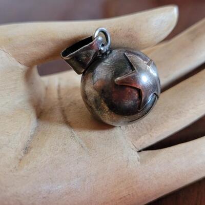 Lot 534: Two Tone Cosmical Moon and Star Harmony Ball Charm