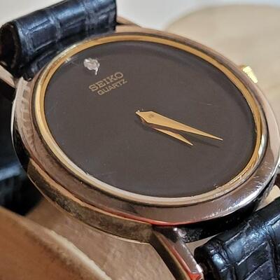 Lot 535: Vintage Ladies SEIKO Black Dial Watch (Needs Battery)