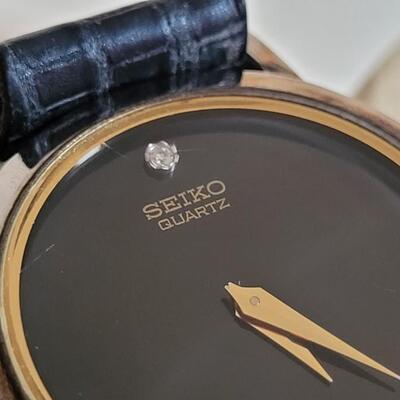 Lot 535: Vintage Ladies SEIKO Black Dial Watch (Needs Battery)