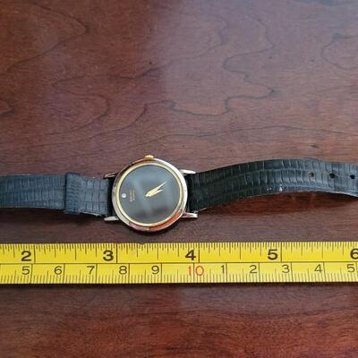 Lot 535: Vintage Ladies SEIKO Black Dial Watch (Needs Battery)