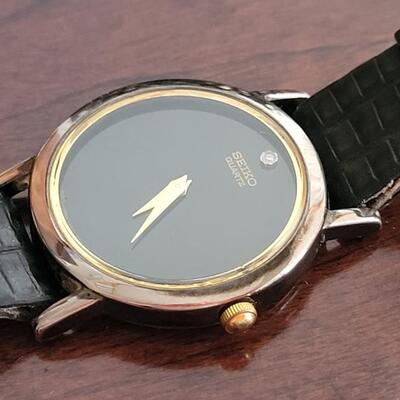 Lot 535: Vintage Ladies SEIKO Black Dial Watch (Needs Battery)
