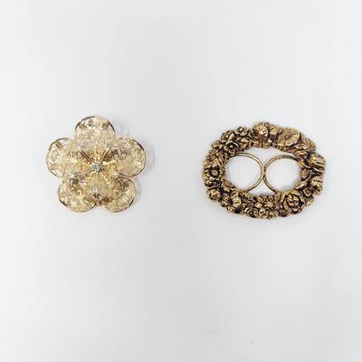 2 PC VINTAGE SCARF CLIPS - GOLD TONED - LOT #3 