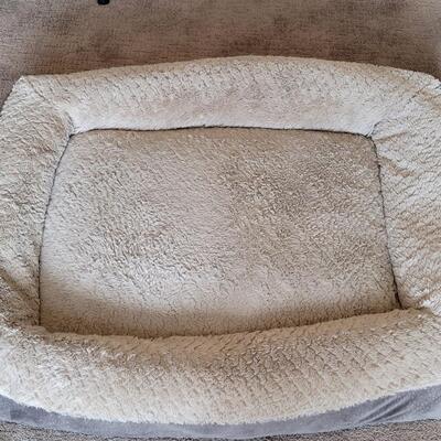 Lot 559: Dog Bed extra Large 